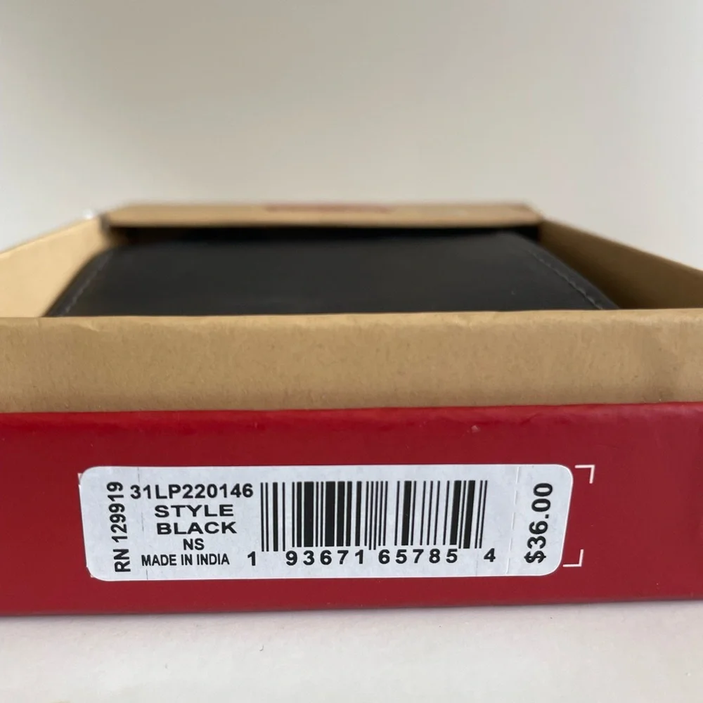 Levi's mens wallet new‎ in box 31LP220113